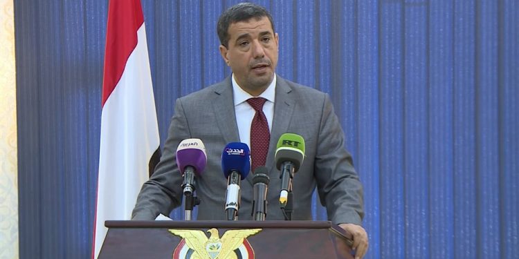 مسؤول في “الشرعية” يكشف عدم معرفة الحكومة بالمبادرة السعودية