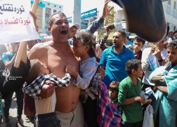حشود كبيرة مشاركة في الإنتفاضة الشعبية في تعز