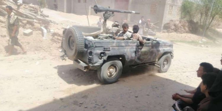 عاجل | صور للحوثيين وسط مديرية بيحان بعد السيطرة عليها.. شاهد