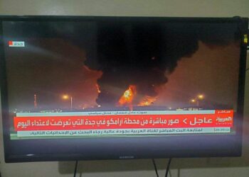 شاهد مباشر.. قناة “الحدث” تبث مباشرة من موقع حريق أرامكو المستمر في جدة بعد عجز الدفاع المدني عن اخماده