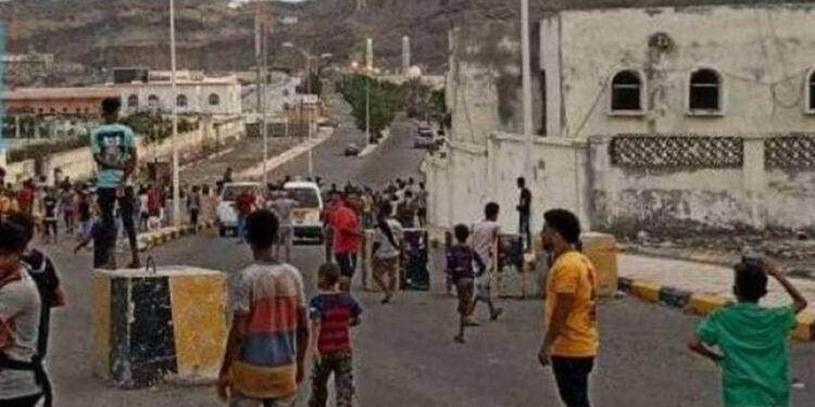 حراسة قصر المعاشيق تطلق النار على المحتجين