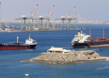 صنعاء: إيرادات ميناء عدن للعام الفائت تستطيع دفع مرتبات موظفي الدولة