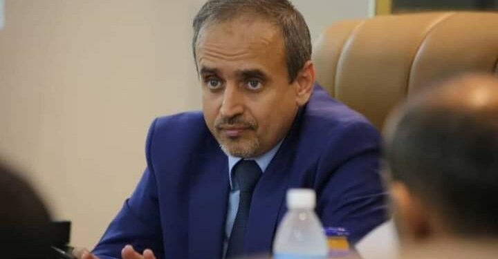 عودة وزير التعليم العالي للعمل من عدن رغم السخط الشعبي والمطالبات بمحاسبته بسبب فضائح فساد المنح