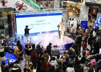 شركة سبأفون تقيم حفل تسليم الجائزة الكبرى سيارة (تويوتا كروس) والفائز بمليون ريال في صنعاء