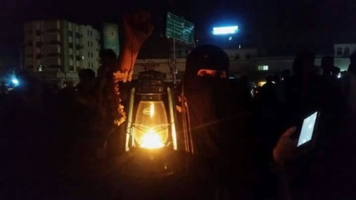 محملين معين المسؤولية.. أبناء عدن يشكون من انقطاع الكهرباء لفترات طويلة  خلال اليوم