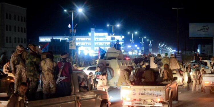 توتر خطير وترقب لإندلاع مواجهات عنيفة بين العمالقة والنجدة في شبوة