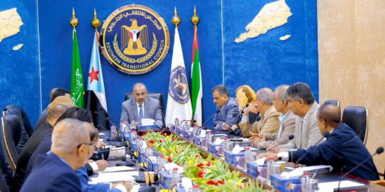 انشقاق قياديين بارزين في قوات الانتقالي
