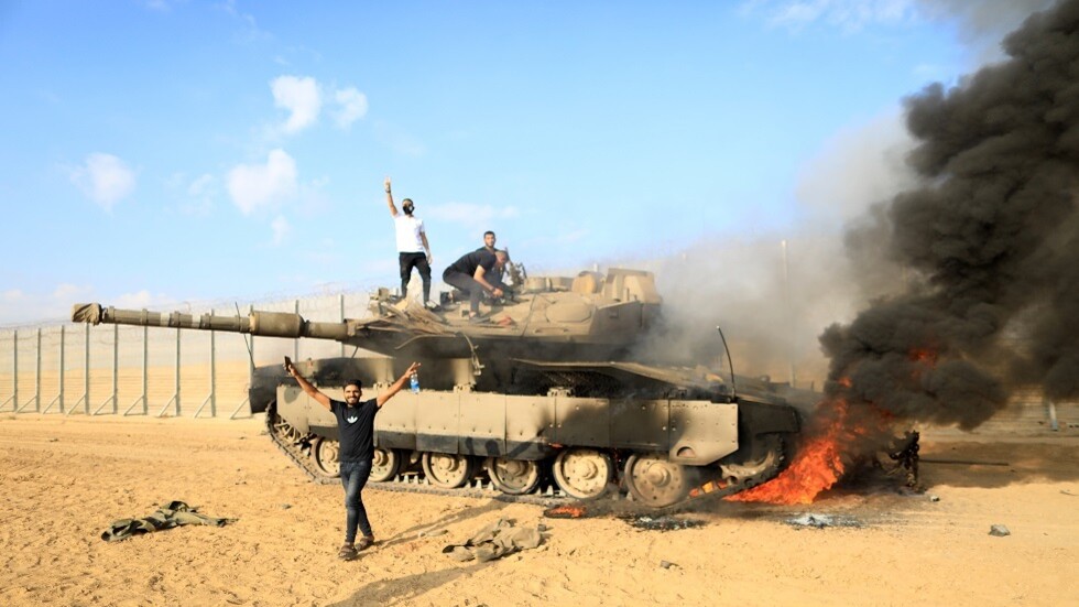 القسام تدمر دبابة صهيونية في قطاع غزة