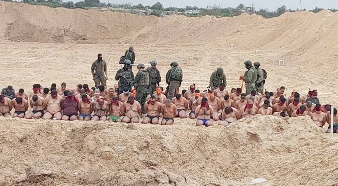 الاحتلال يقتدي بداعش ويعري مدنيين ويهددهم بالإعدام في غزة