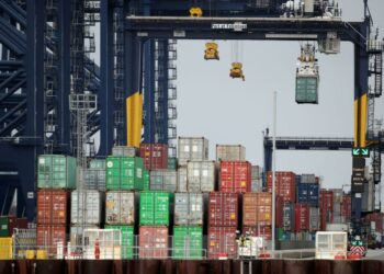 رويترز تكشف خسائر ضخمة تلحق بالاقتصاد البريطاني جراء العمليات العسكرية اليمنية في البحر الأحمر