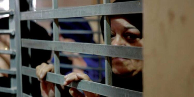 غزة.. المرصد الأورومتوسطي يرصد شهادات صادمة لنساء فلسطينيات عزل تعرضن للاعتقال والاغتصاب والتحرش الجنسي من جنود الاحتلال