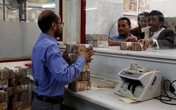 أزمة سيولة خانقة في سقطرى بسبب استحواذ مؤسسة خليفة على مليارات الريالات في الجزيرة