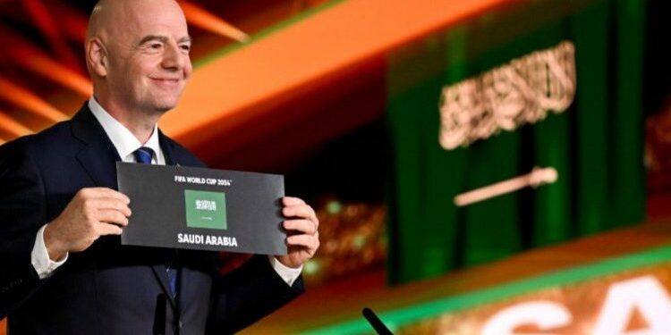 منظمة حقوقية تندد بقرار الفيفا اختيار السعودية لتنظيم بطولة كأس العالم (2034) بسبب الانتهاكات الجسيمة لحقوق الإنسان على رأسها حقوق العمال